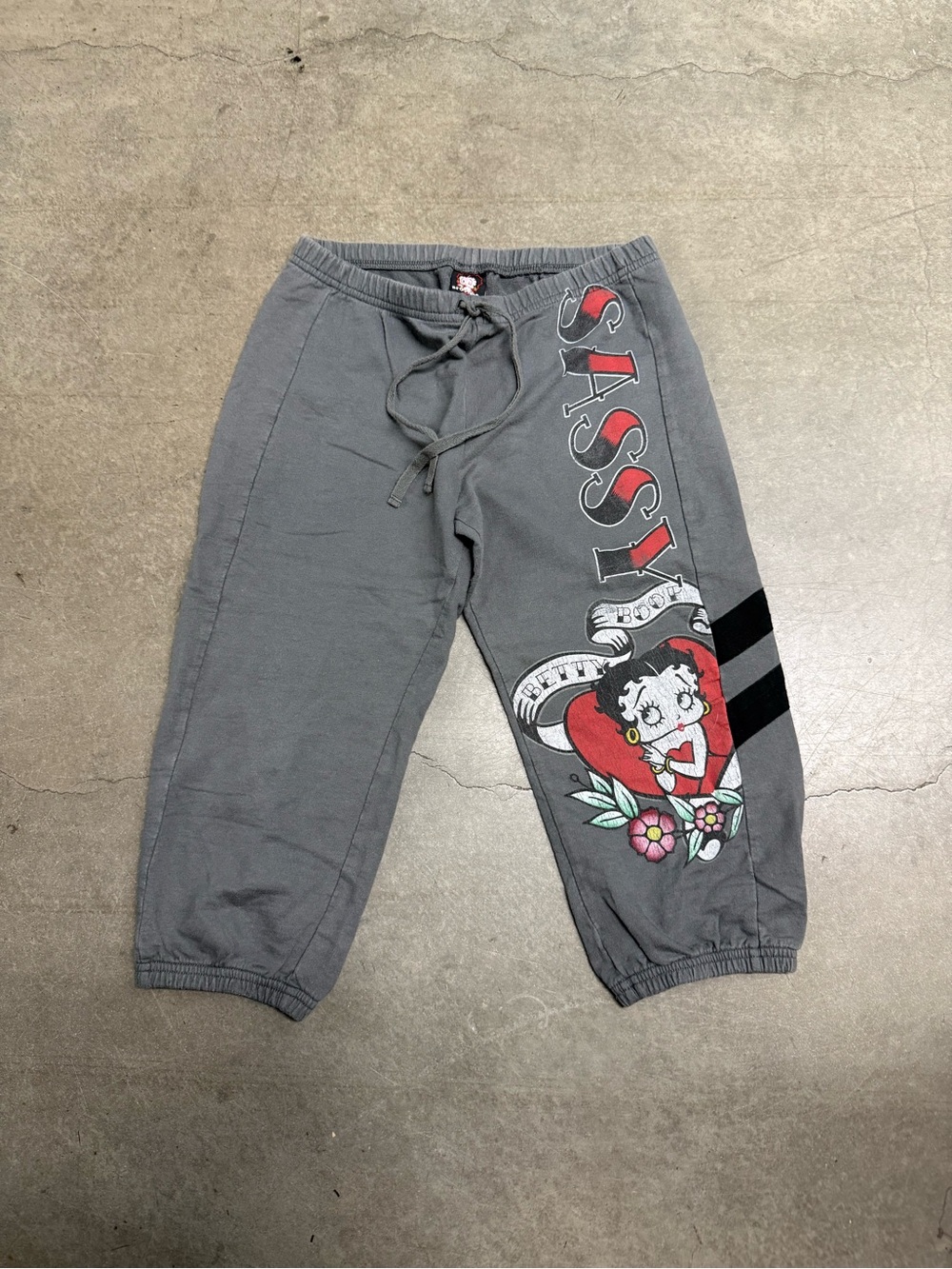2000’s Betty Boop Tattoo Heart Graphic Women’s Capri Gray Sweatpants Sz Large